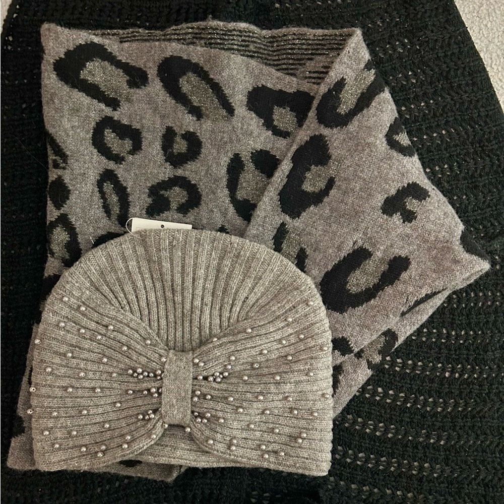 Sample pearl trimmed knit turban & leopard patterned cowl with pewter lurex.